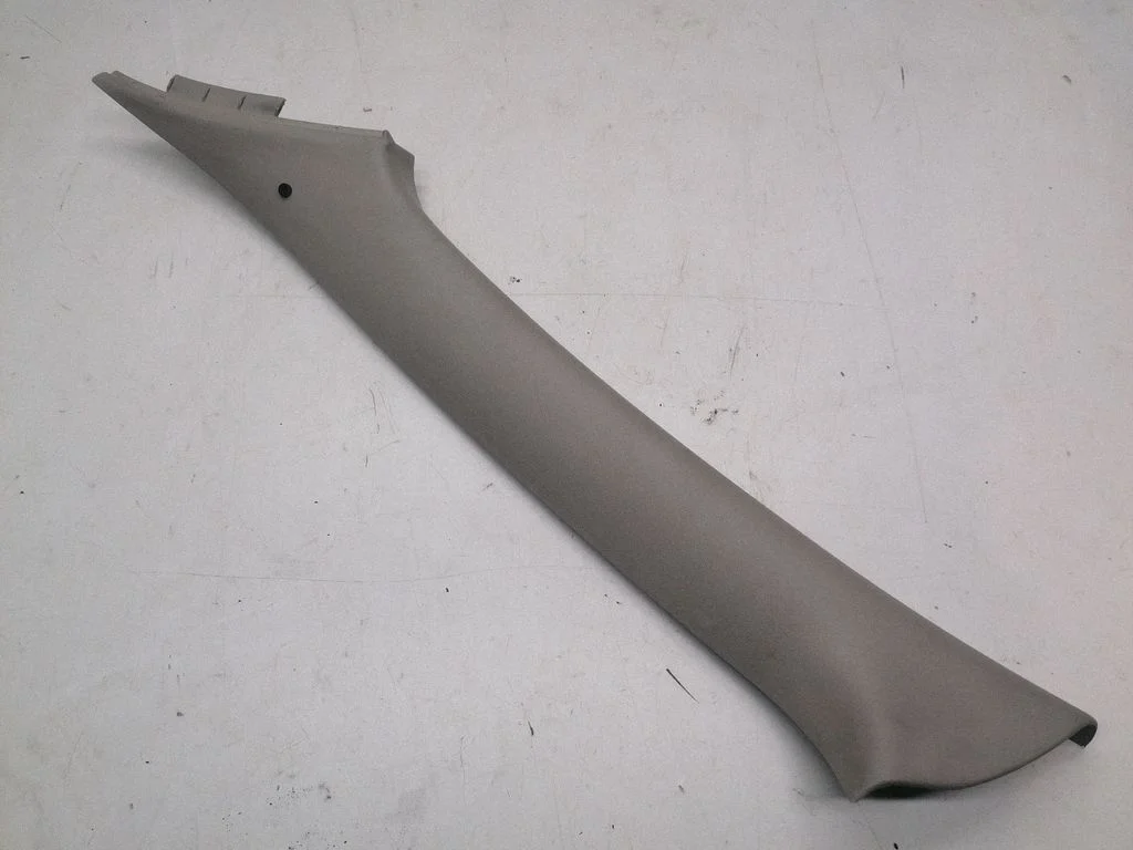 (A) pillar trim MR444077