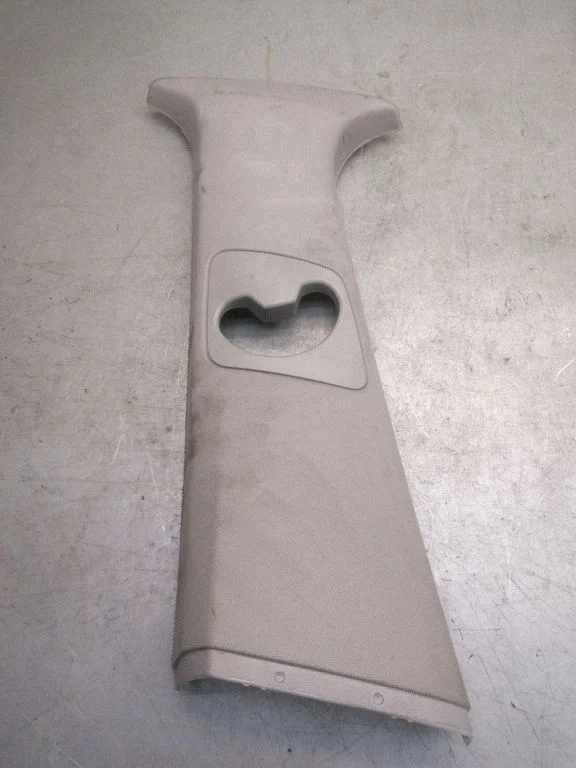 (B) pillar trim (top) 15671812