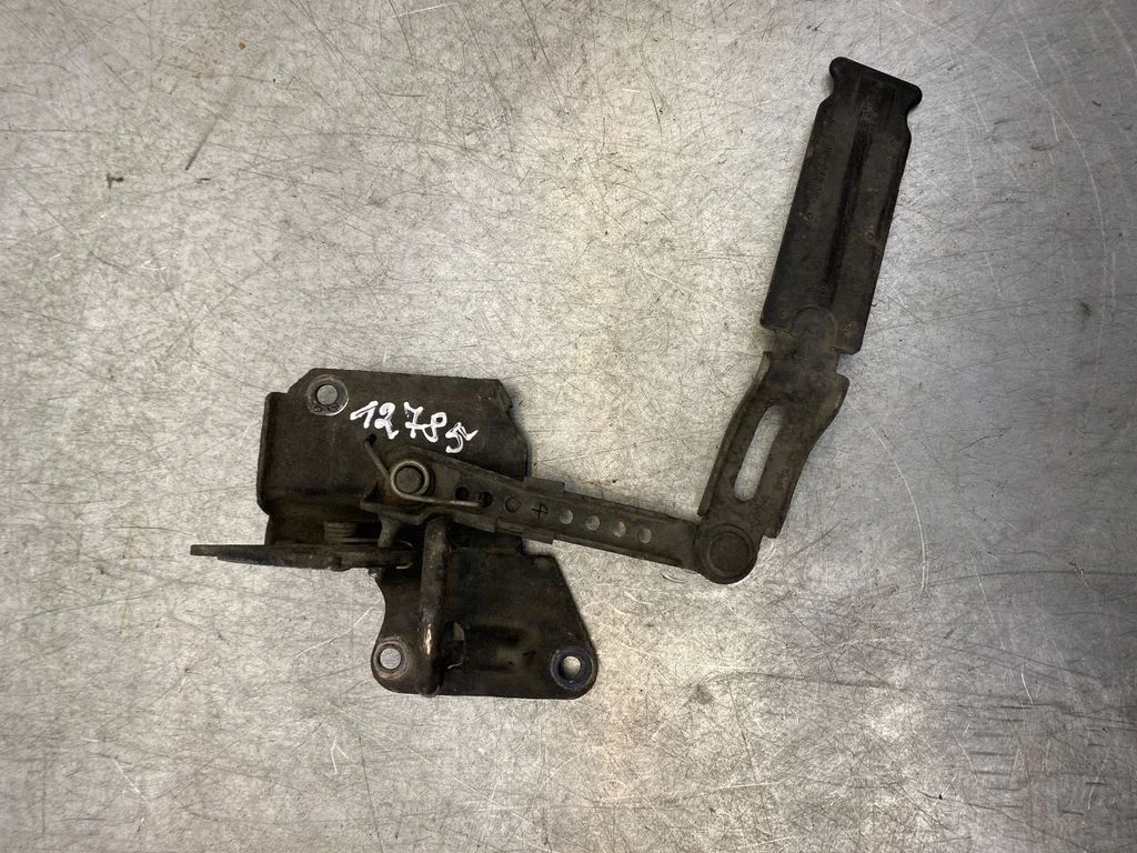 Engine bonnet (hood) release handle 4B0823480C