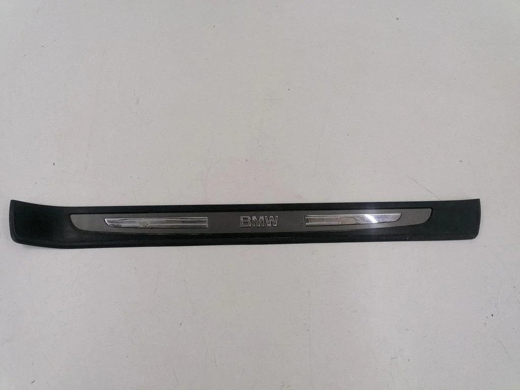 Front sill trim cover 8223552