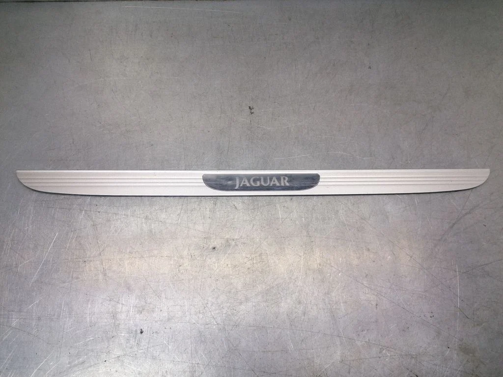 Priekšējā sliekšņa apdare (iekšējā) 1X435413208BB