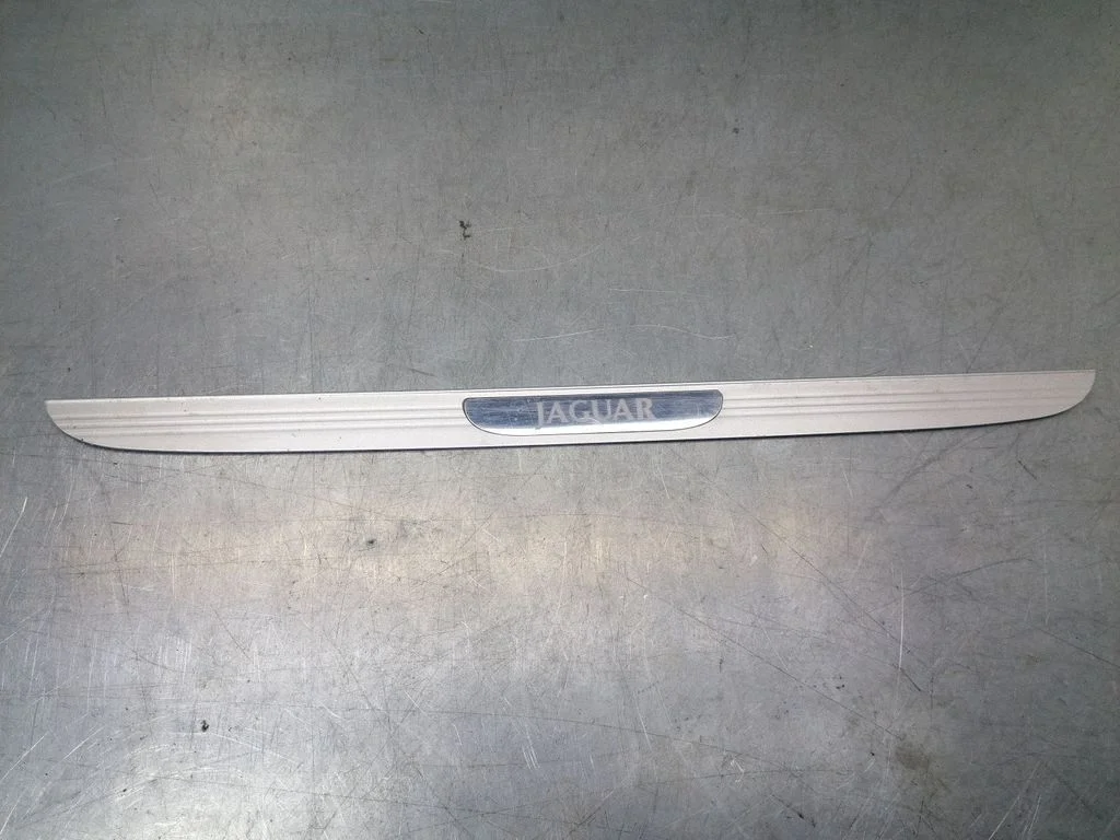 Priekšējā sliekšņa apdare (iekšējā) 1X435413208BB