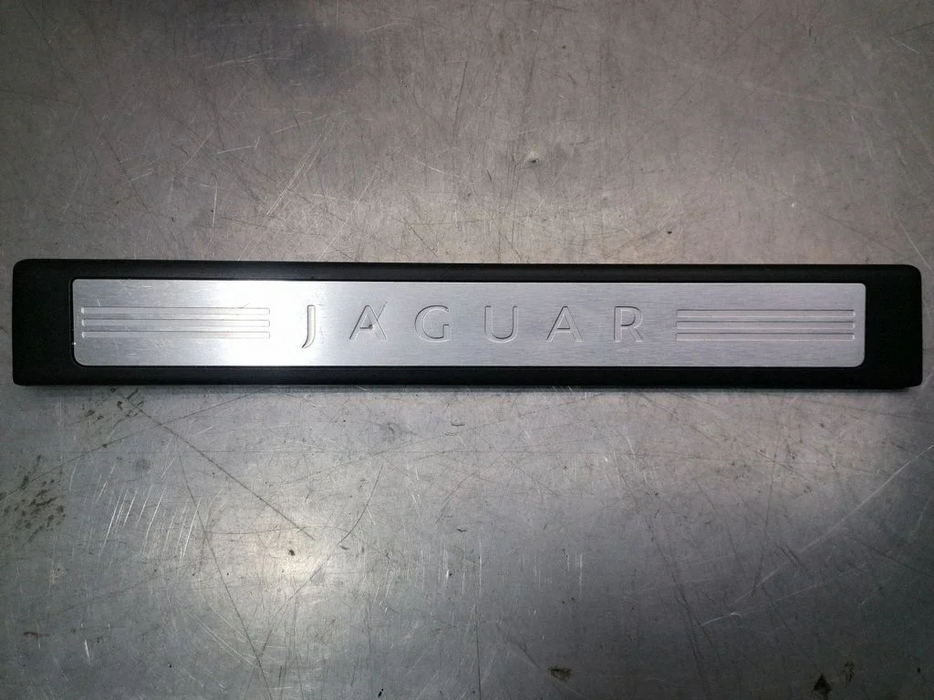 Front sill trim cover 8X2314201AF