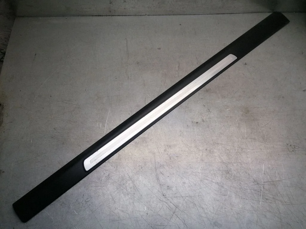 Priekšējā sliekšņa apdare (iekšējā) 4F0853374E