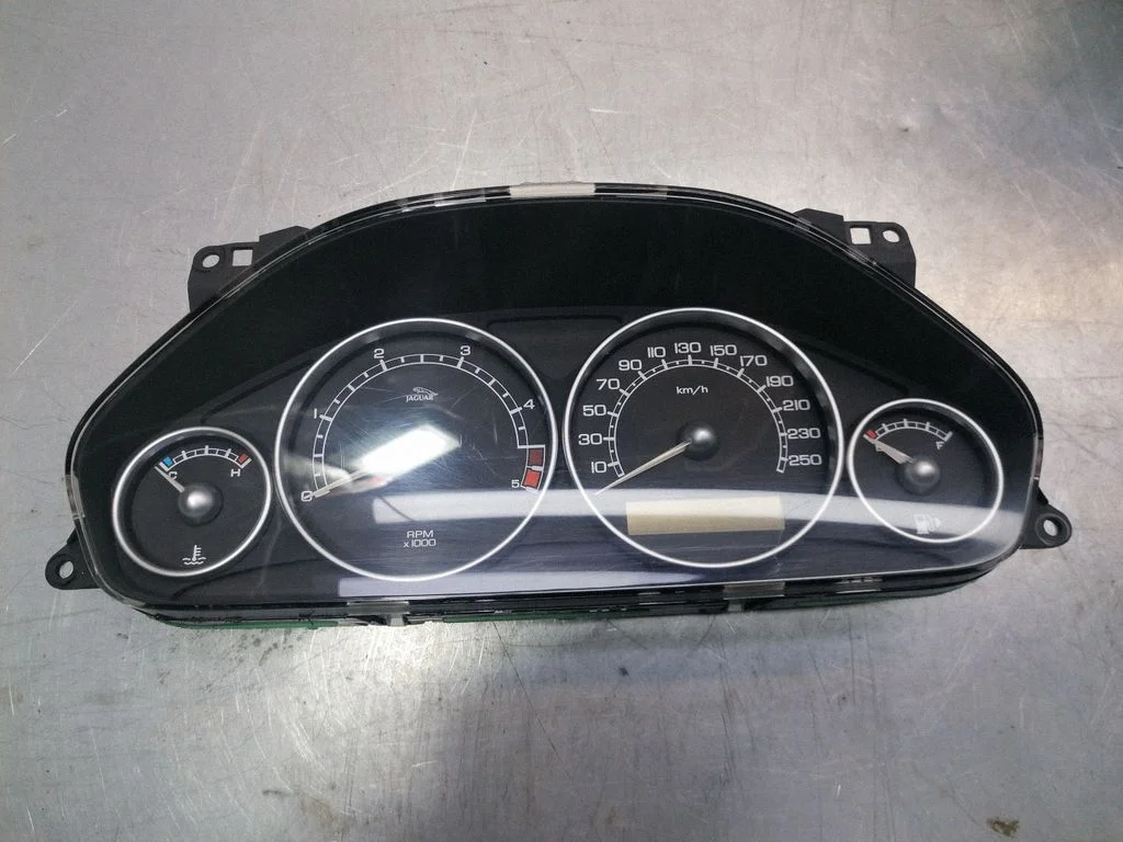 Spidometrs (instrumentu panelis) 1X4F10B885AB