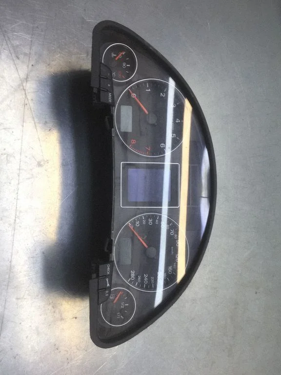 Speedometer (instrument cluster) 8E0920901