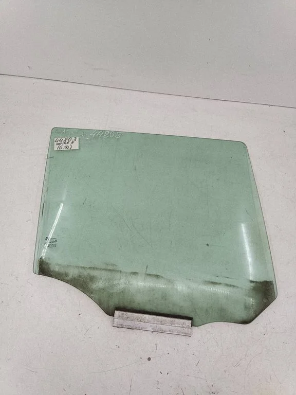 Rear door window glass – right