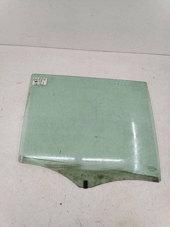 Rear door window glass – right