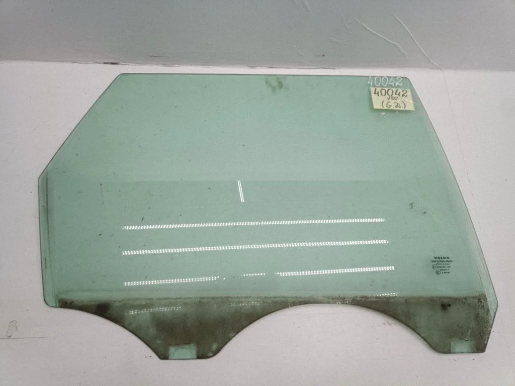 Rear door window glass – right