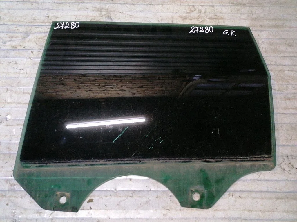 Rear door window glass – Volkswagen Touareg I (2002-2010)