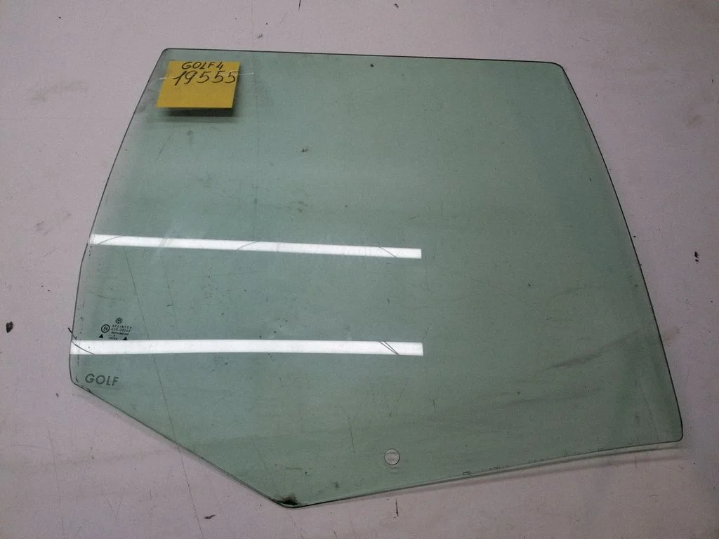 Rear door window glass – rear right