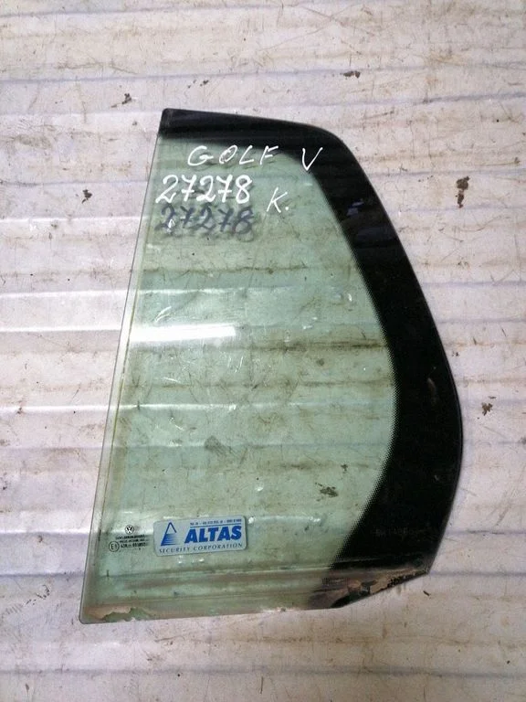 Szyba trójkątna drzwi tylnych (mała) E143R001057