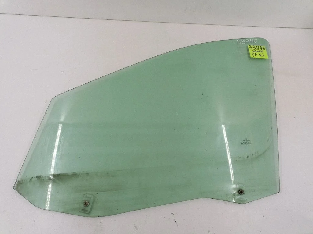 Front door window glass four-door E243R000929