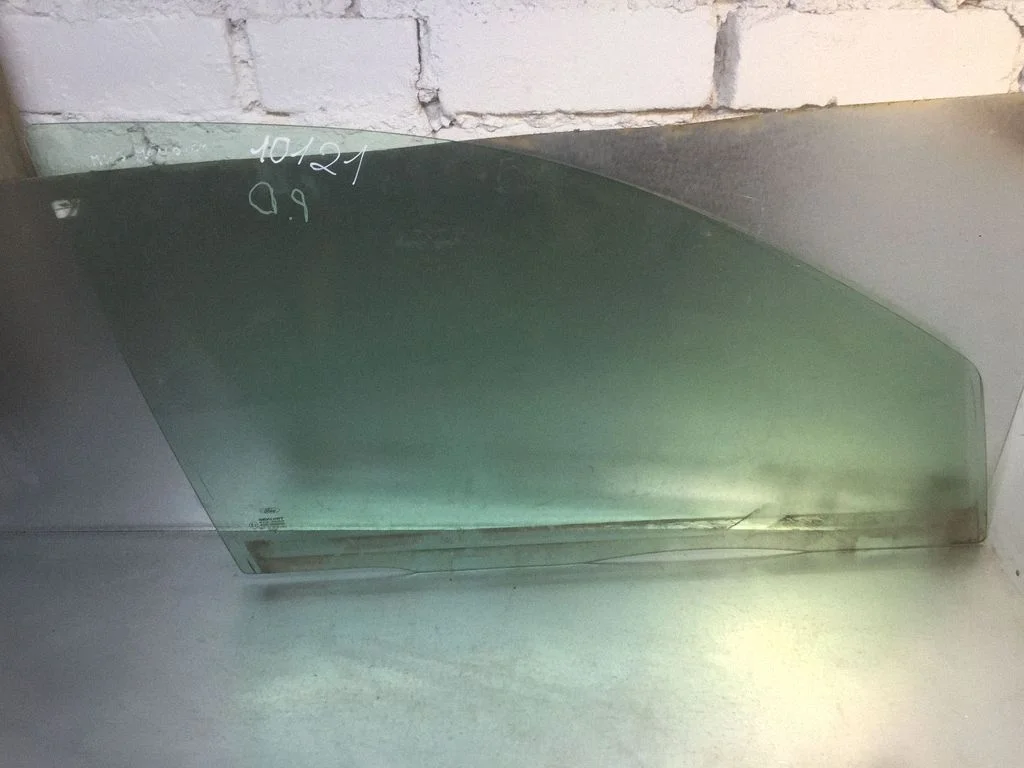 Front door window glass four-door 43R000020