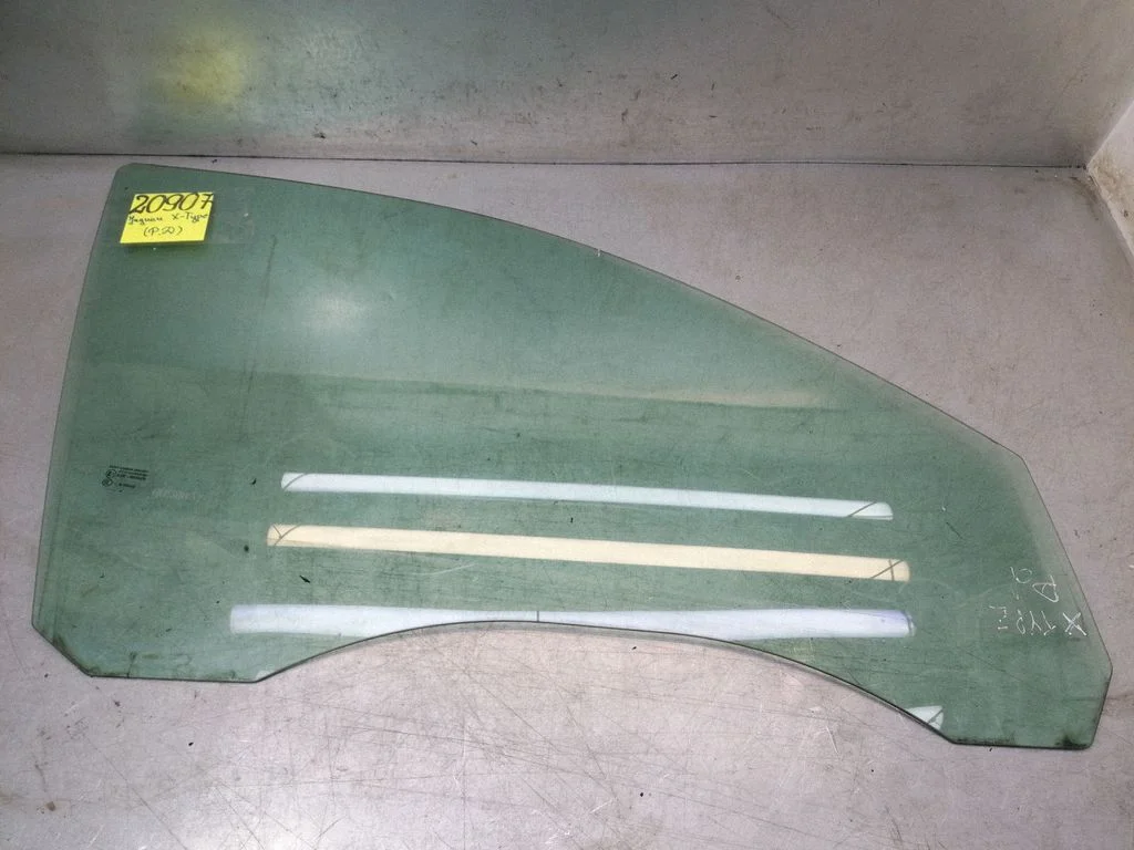 Galvenais priekšējo durvju stikls (četrdurvju) E143R001025