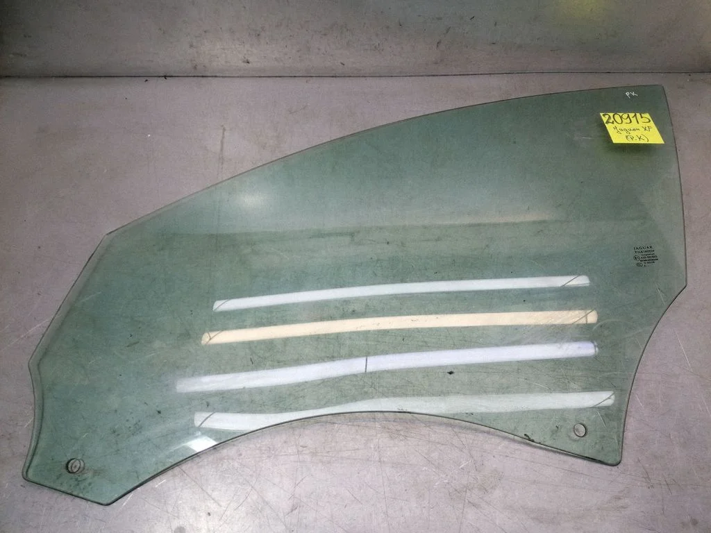 Front door window glass four-door E143R001605