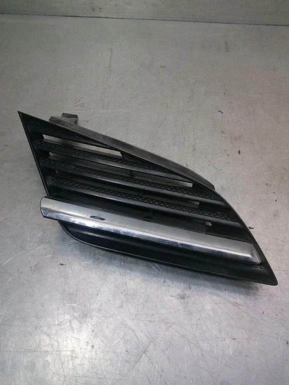Atrapa przednia (grill) 62320AU300