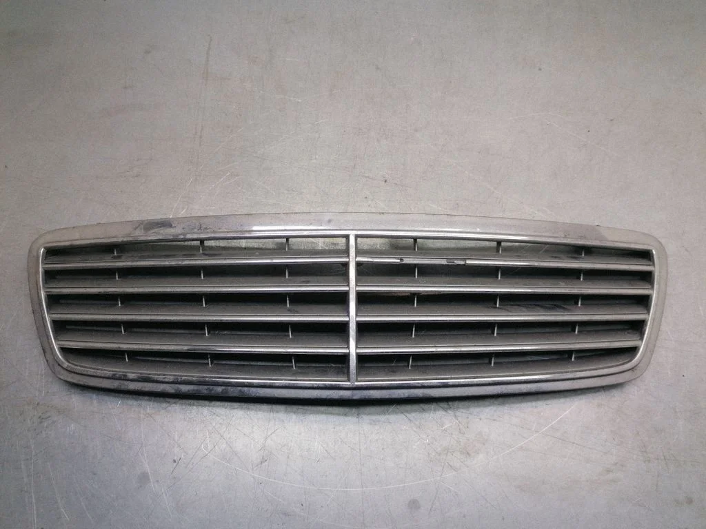 Atrapa przednia (grill) A2038800183
