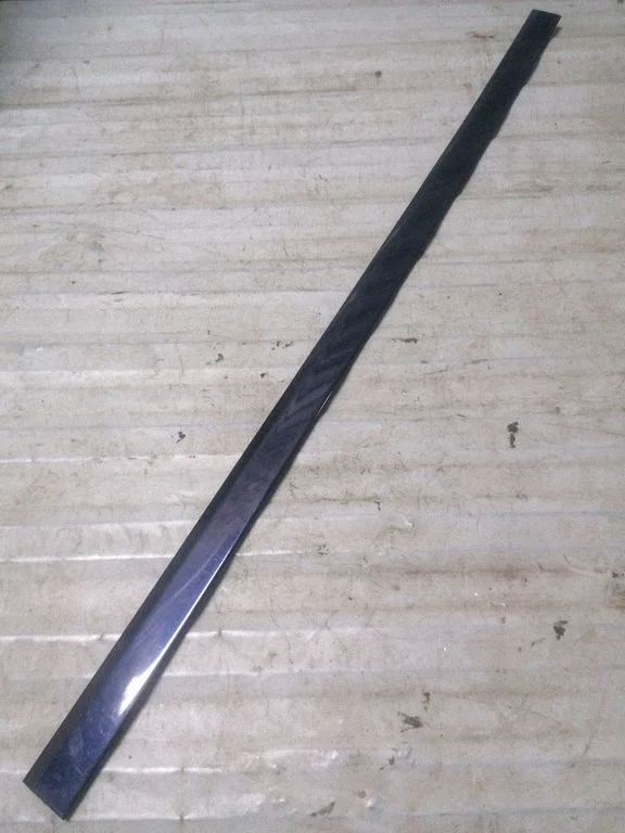 Priekšējo durvju apdare (molings) 4B0853954B