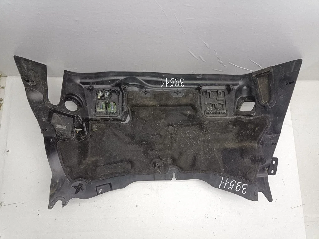Kita variklio skyriaus detalė