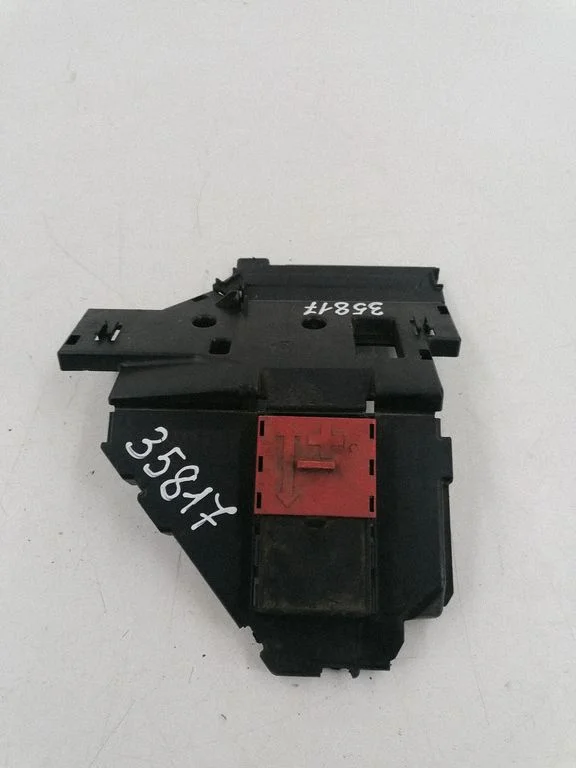 Kita variklio skyriaus detalė