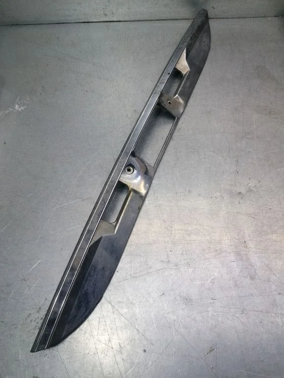 Aizmugurējā vāka apdare – Mercedes-Benz E klase W211 (2002-2009)