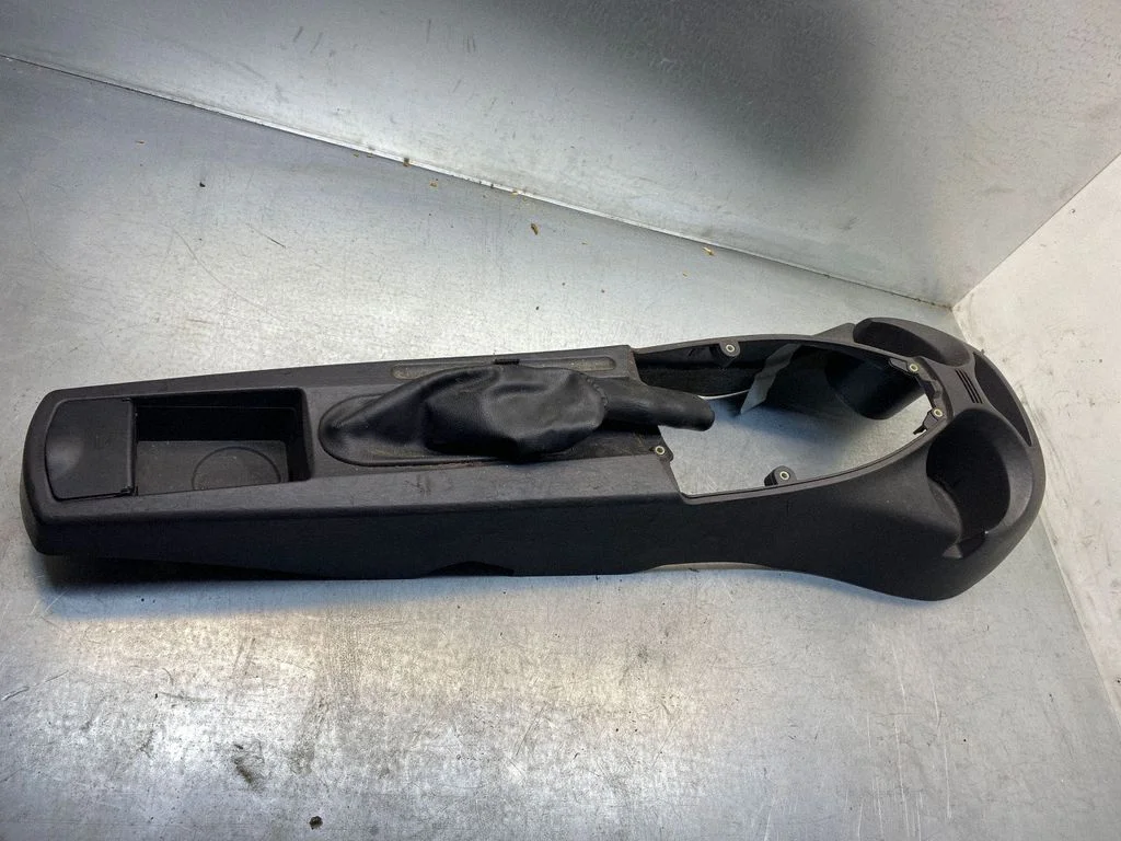 Other center console (tunnel) element – Ford Focus (1998-2004)
