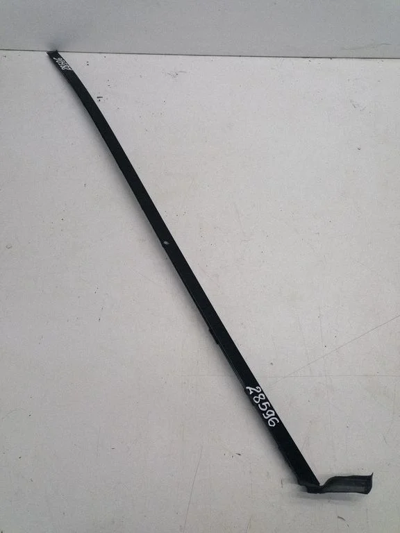Windshield trim 000076556