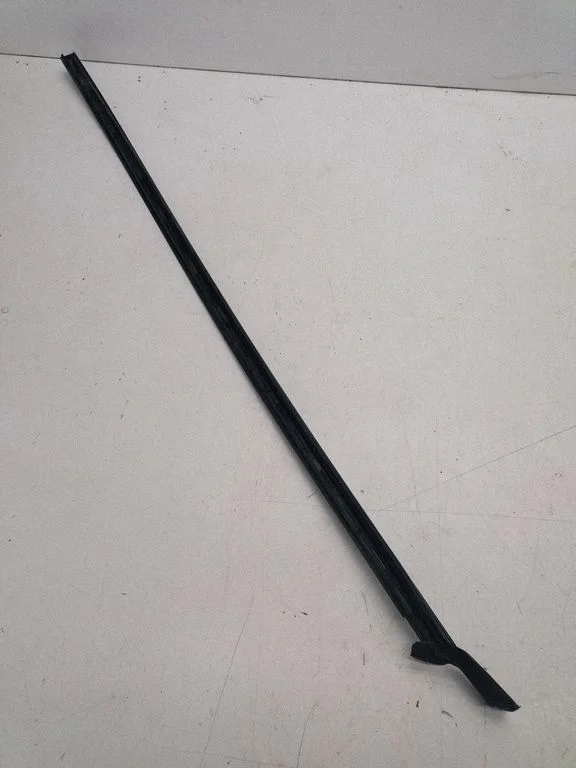 Windshield trim 000076556
