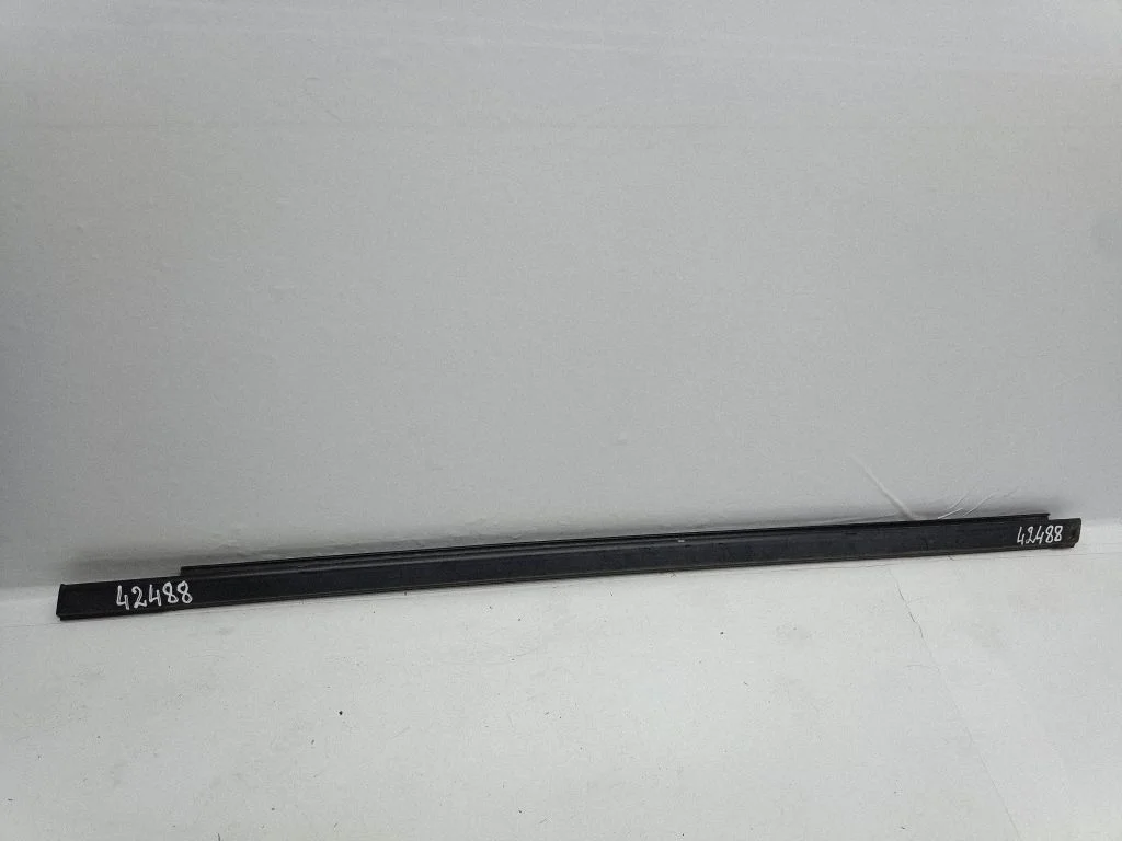 Front door glass trim molding