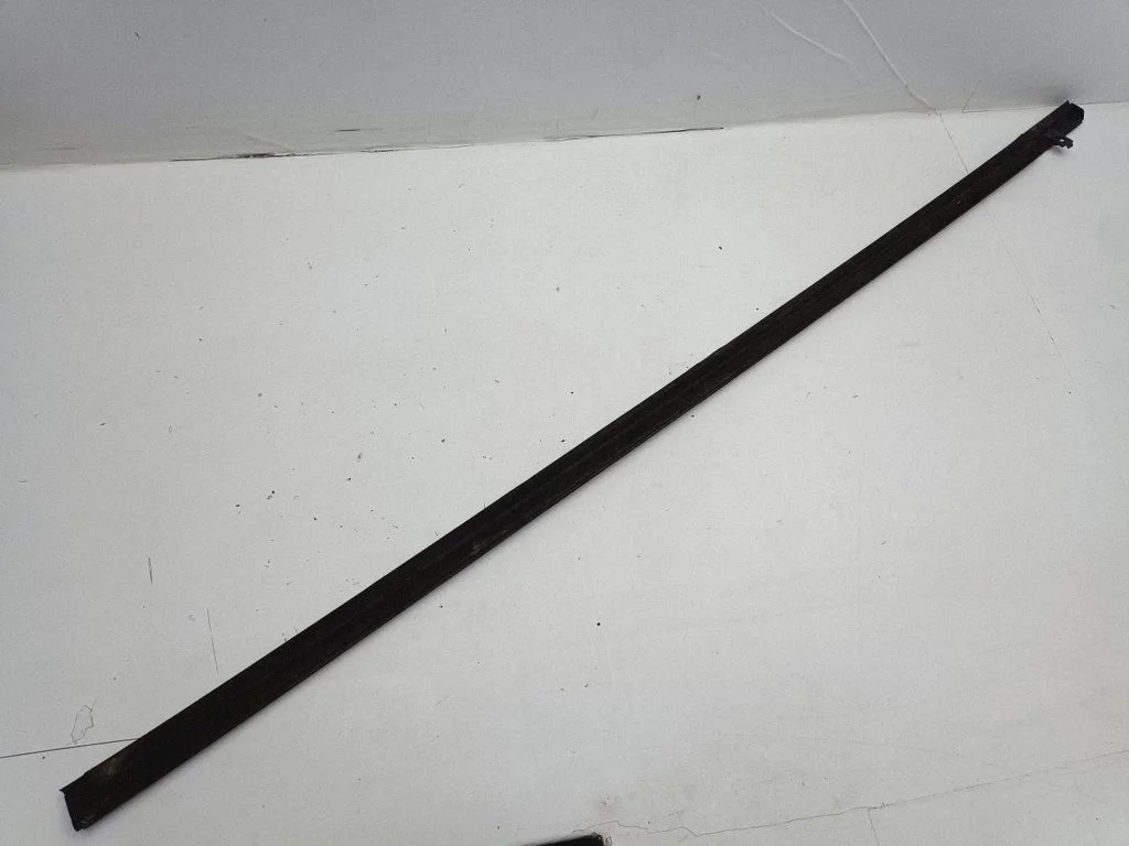 Front door glass trim molding – right