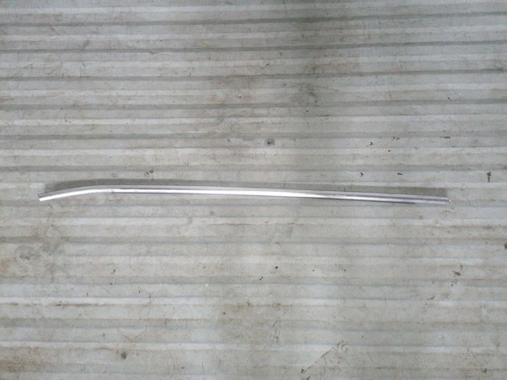 Front door glass trim molding – right