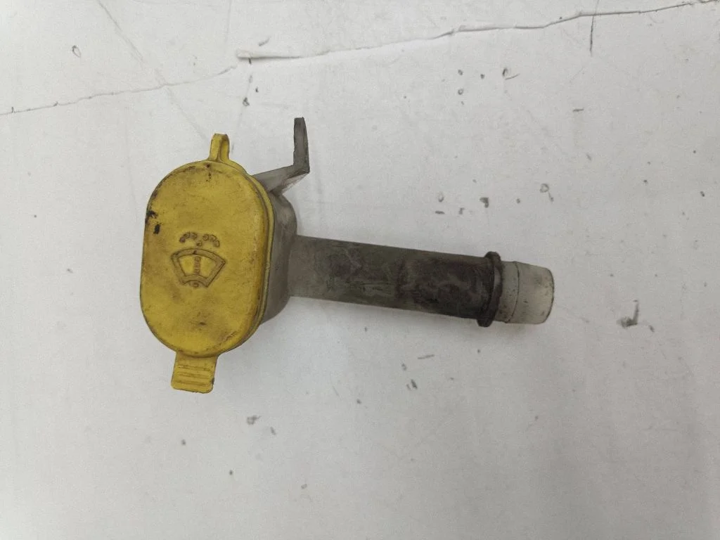Wlew zbiorniczka spryskiwacza XS418K528AD