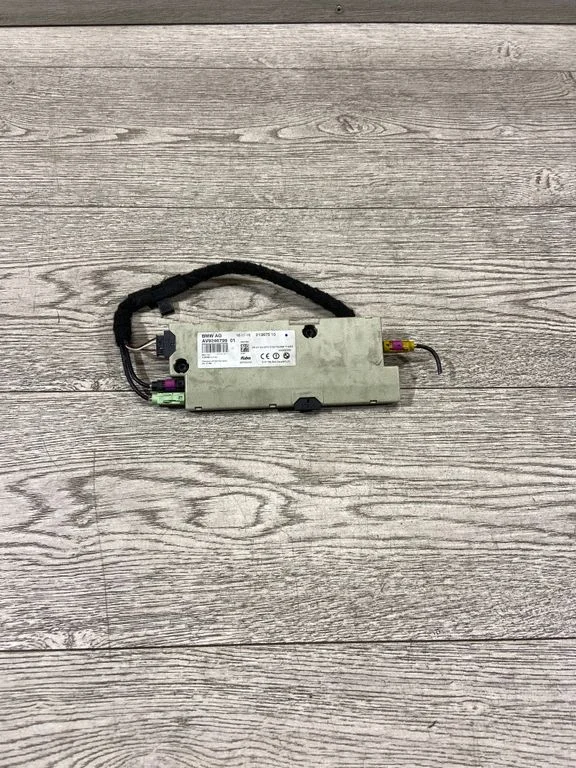 Aerial antenna amplifier – BMW 5 Series F10 F11 (2009-2016)