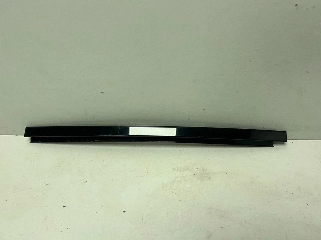 Aizmugurējo durvju stikla apdare – BMW 3. sērija G20 G21 (2019-)