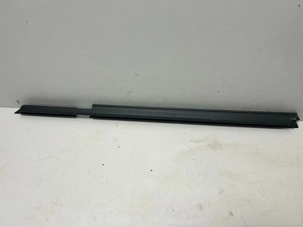 Listwa szyby drzwi tylnych – BMW Seria 3 G20 G21 (2019-)