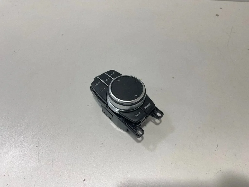 Head unit multimedia control – BMW 5 Series G30 G31 G38 (2016-)