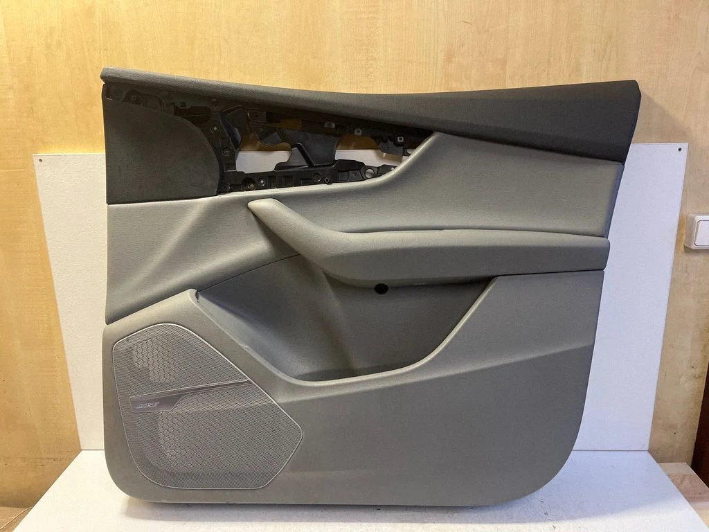 Front door card panel trim 4M1868018