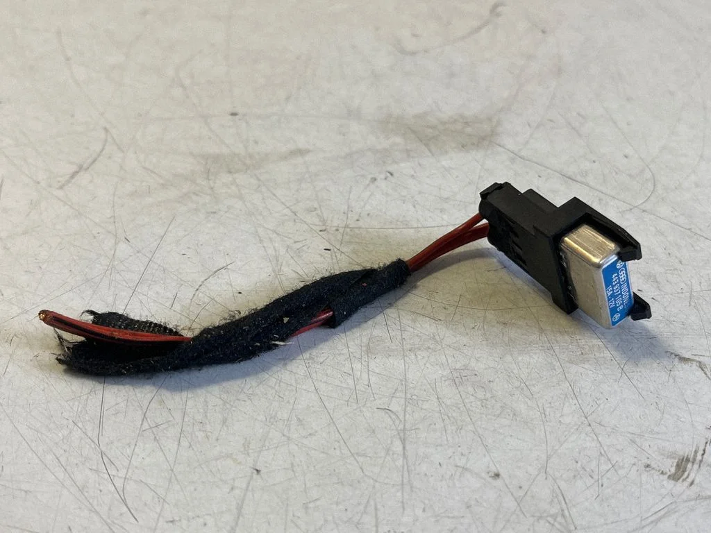 Other relay 443937105B