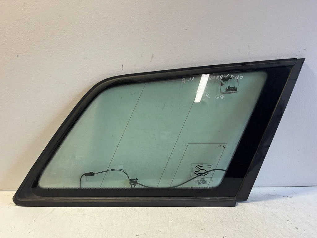 Rear side window 8E9845300C