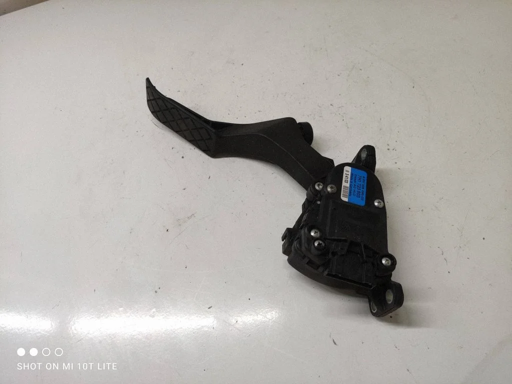 Accelerator throttle pedal 7H1723503