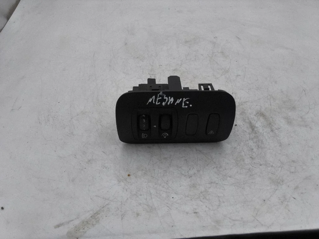 Regulator poziomu reflektorów – Renault Megane II (2002-2005)