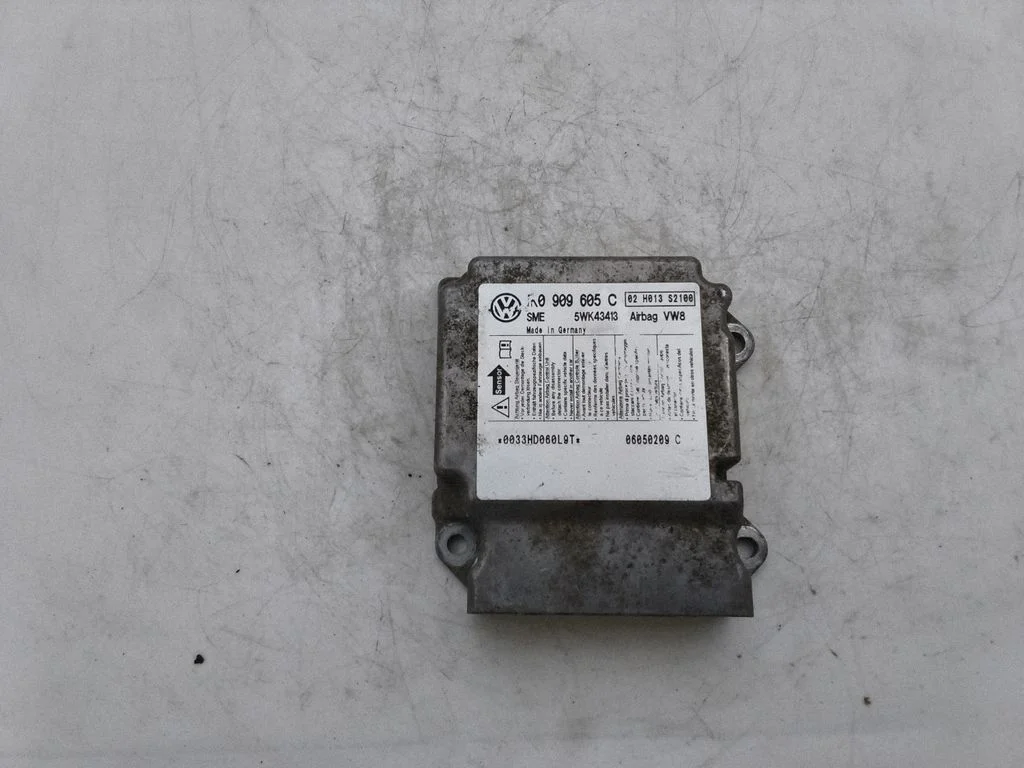 Oro pagalvių valdymo blokas