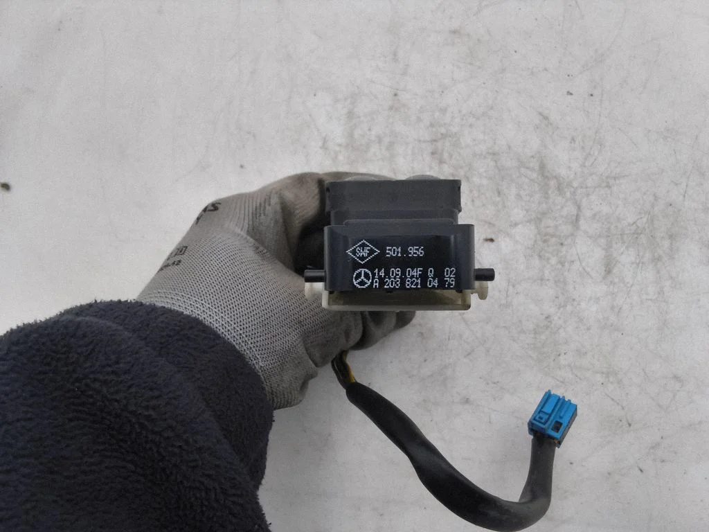 Elektriaknate lüliti A2038210479