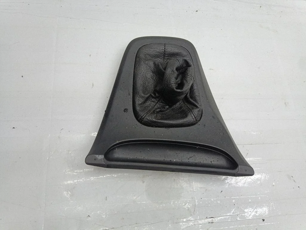 Gear shifter surround trim plastic – Volvo S80 (1999-2003)