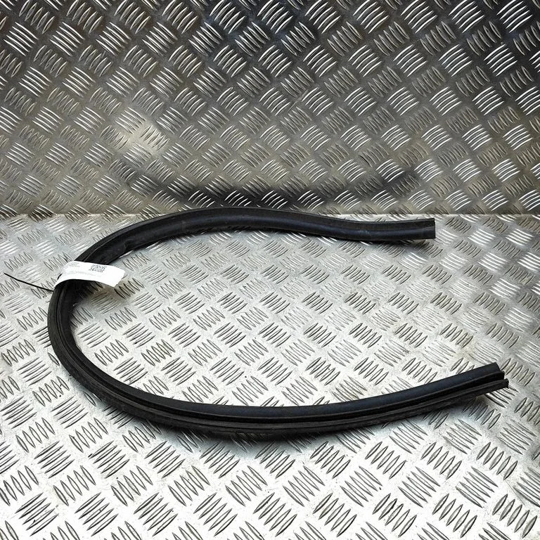 Uszczelka komory silnika 8V0823723