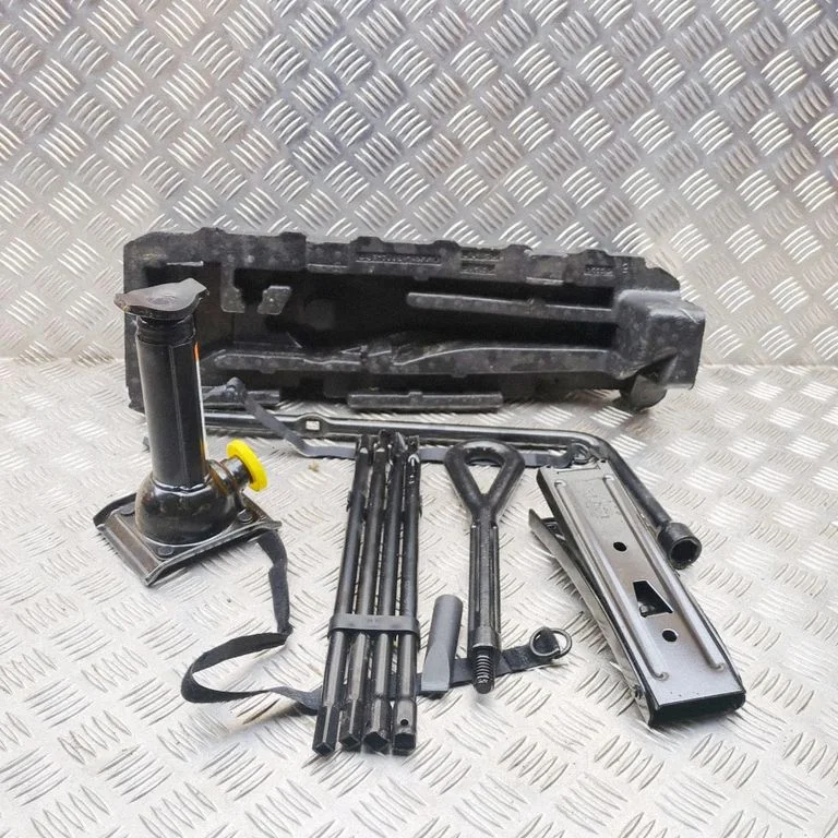 Zestaw narzędzi KK3117A078AB