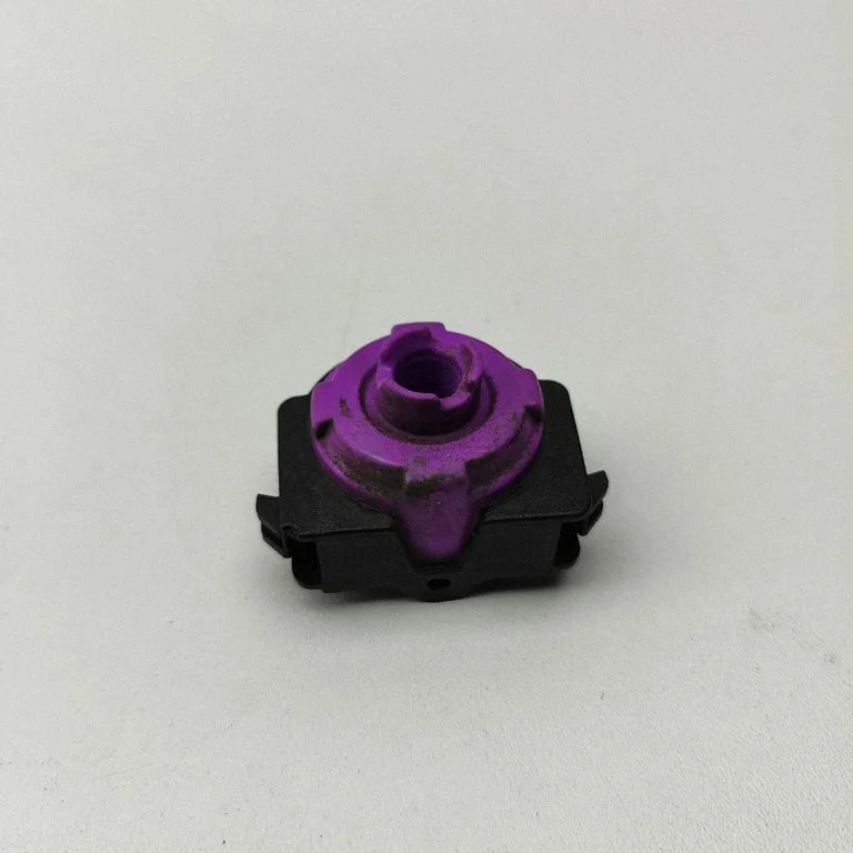 Radiatoru paneļa kronšteins 9835858180