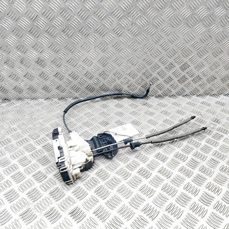 Aizmugurējo durvju slēdzene 04589917AE