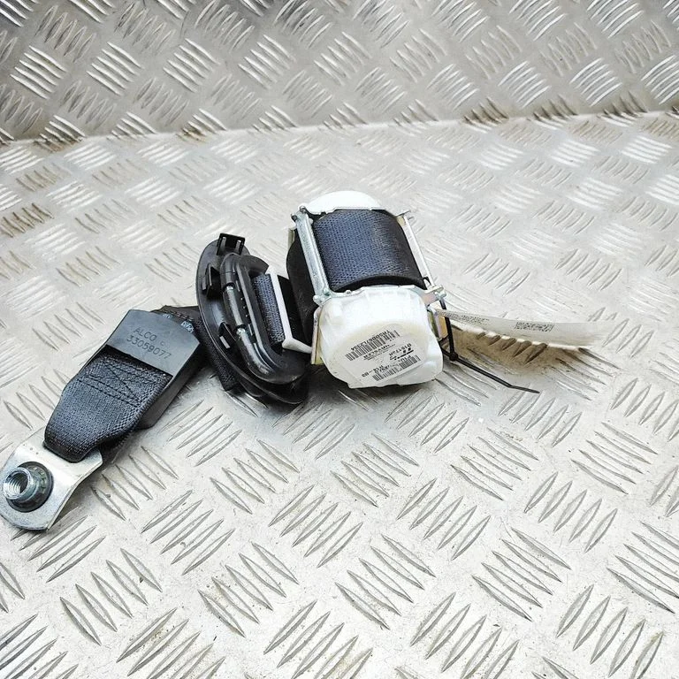 Aizmugurējā drošības josta – labā